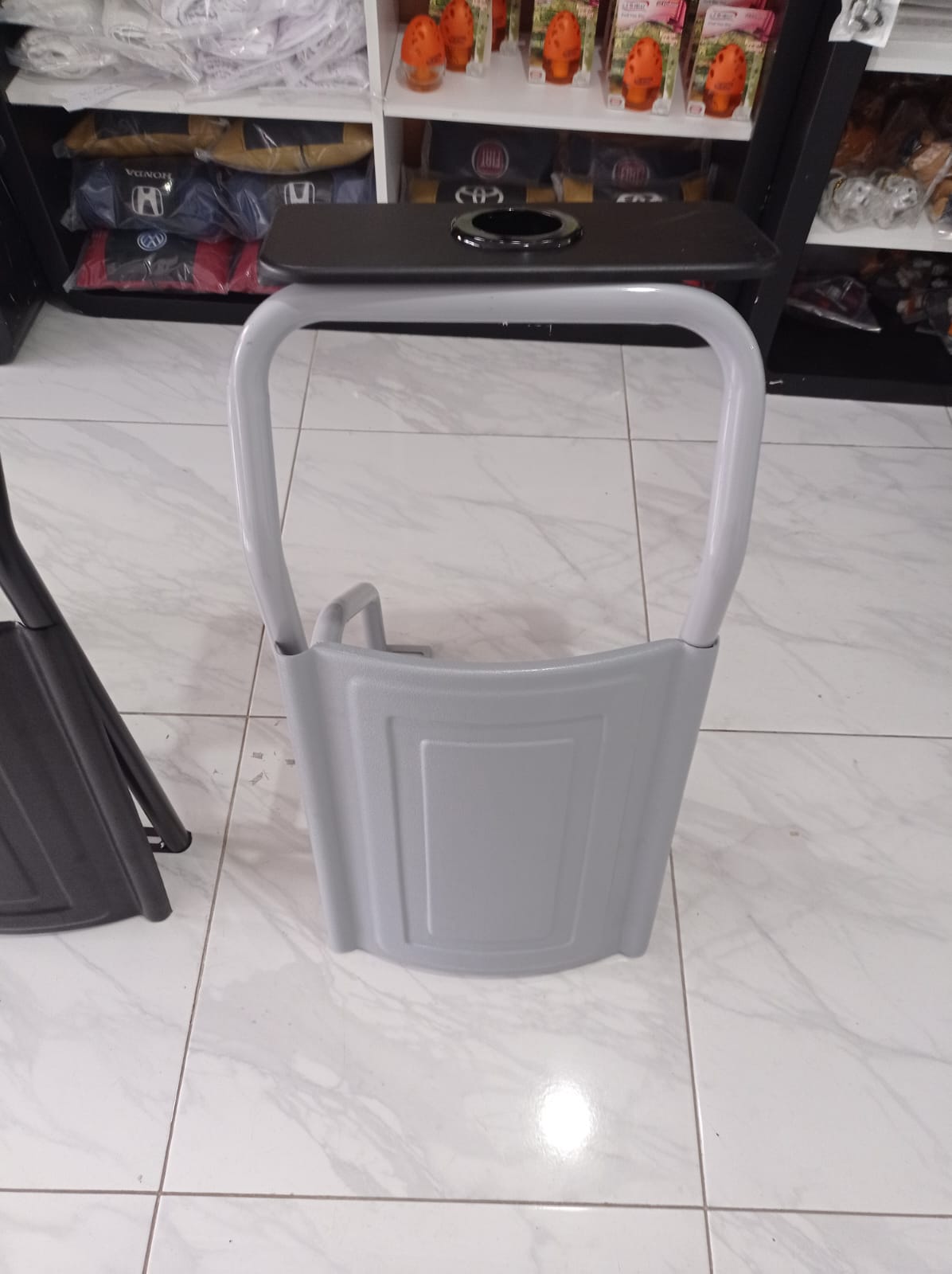 Tekli Koltuk Ön Koruma Demiri (Bardaklıklı)